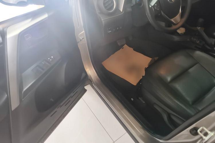 Used Toyota RAV4 2016 2.0L CVT Two-Wheel Drive Fashion Edition China V Standard
