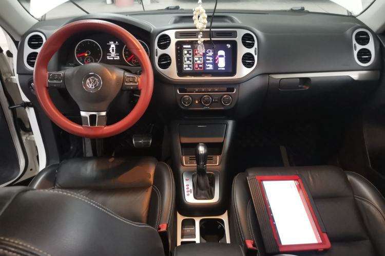 Used Volkswagen Tiguan 2016 280TSI Automatic Two-Wheel Drive Silk Road Comfort Edition Center Console