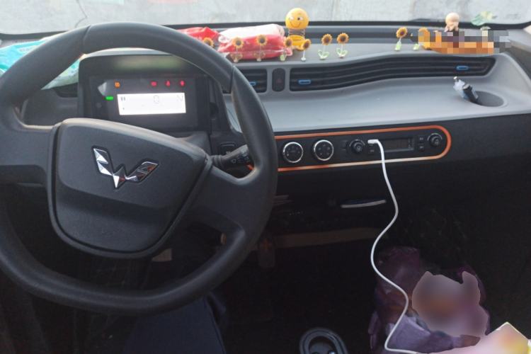 Used Wuling Hongguang MINIEV 2022 Easy Version Lithium Iron Phosphate Center Console