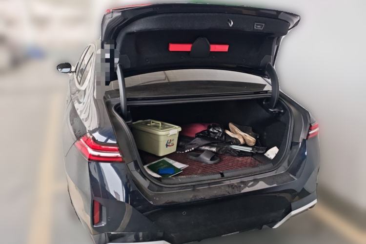 Used BMW i5 2025 eDrive 35L M Sport Package Trunk
