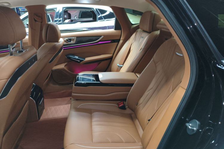 Used Hongqi H9 2025 Model Facelifted 2.0T Two-Wheel Drive Flag-Style Luxury Business Edition, 5 Seats
