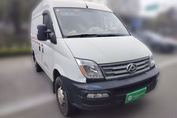 Used SAIC MAXUS Xintu V80 2020 2.5T AMT Classic City Distribution King Short Wheelbase Mid-Roof Design – 2/3 Seats Front Right 45 Deg