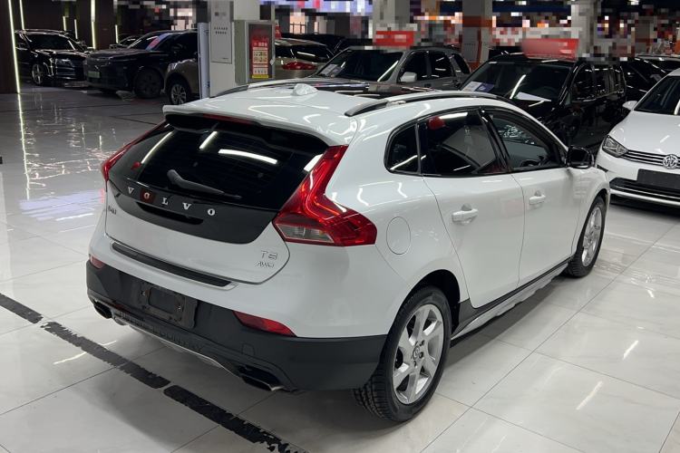 Used Volvo V40 2014 Cross Country T5 AWD Smart Luxury Edition