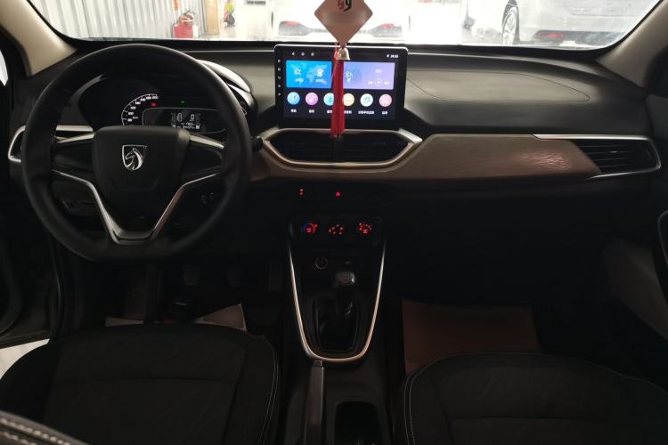 Used Baojun 510 2017 1.5L manual Comfort trim