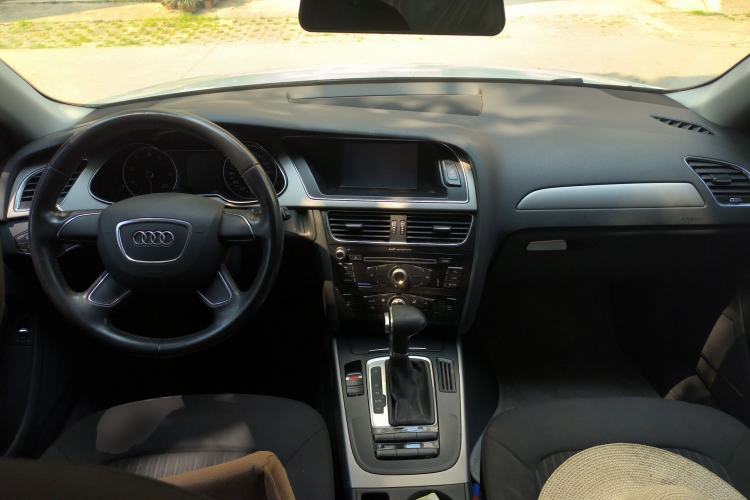 Used Audi A4L 2013 30 TFSI Automatic Comfort Model Center Console