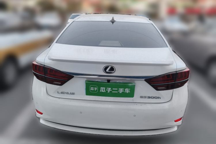 Used Lexus ES 2013 300h Elite Edition
