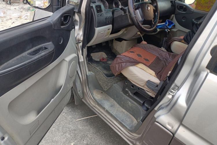 Used FORTHING Lingzhi 2017 M3L 1.6L 7-Seater Comfort Model Interior 3