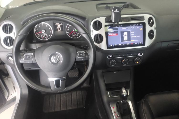 Used Volkswagen Tiguan 2016 280TSI Automatic Two-Wheel Drive Silk Road Comfort Edition Center Console