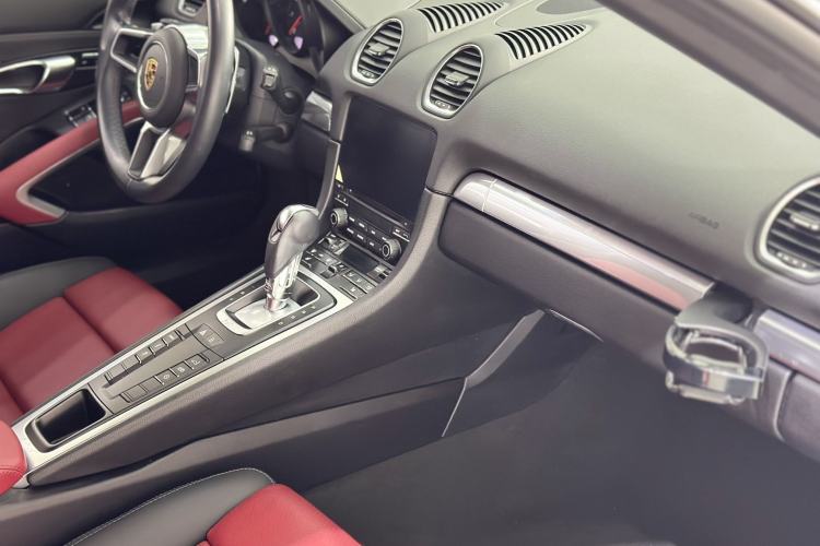 Used Porsche 718 2020 Cayman 2.0T Interior 4