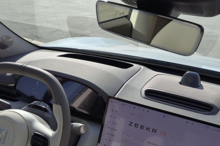 Used Zeekr 7X 2025 100 kWh Long-Range Rear-Wheel Drive with Intelligent Driving Features
