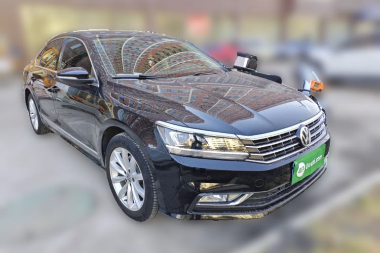 Used Volkswagen Passat 2017 330TSI DSG Luxury Edition Front Right 45 Deg