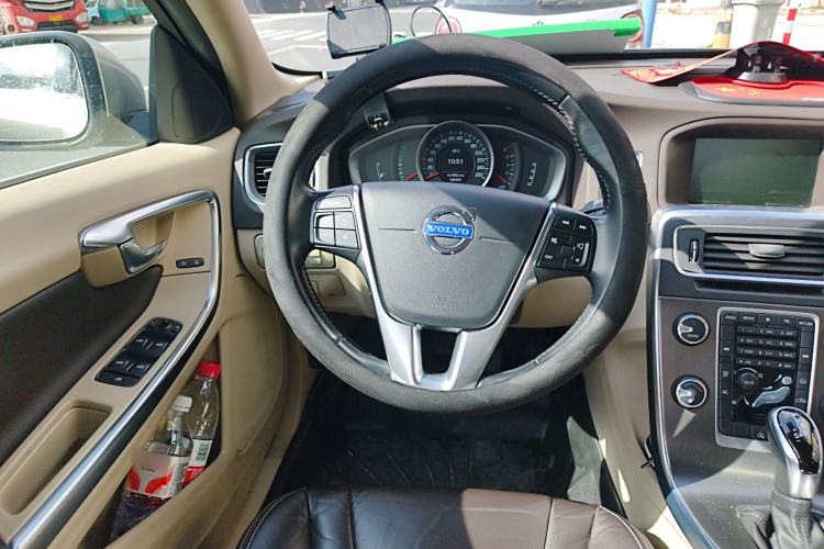 Used Volvo S60 2014 S60L 2.0T Zhiyuan Edition
