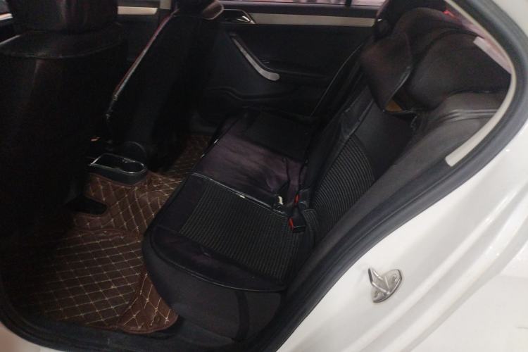 Used Volkswagen Jetta 2015 Value Edition 1.6L Manual Fashionable Style Left Rear Seat