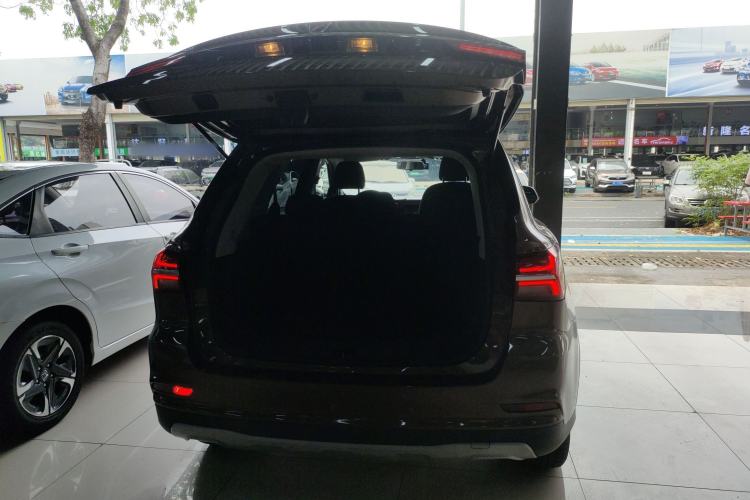 Used Roewe RX5 2016 Revised Version 20T Two-Wheel Drive Manual Transmission Luxury Edition
