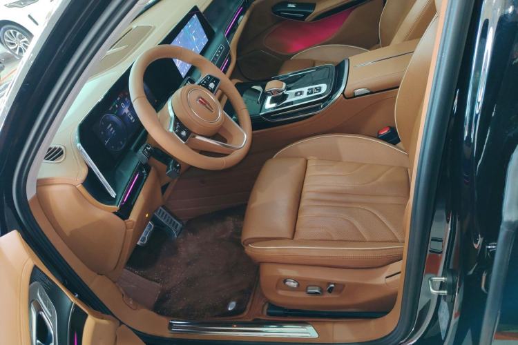 Used Hongqi H9 2025 Model Facelifted 2.0T Two-Wheel Drive Flag-Style Luxury Business Edition, 5 Seats