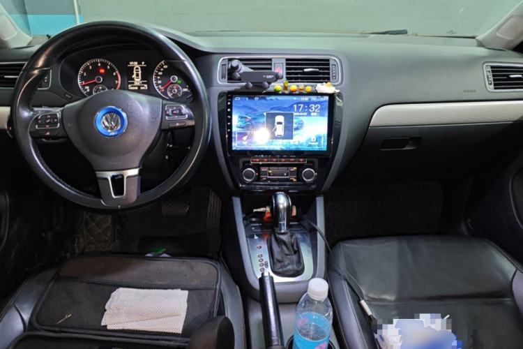Used Volkswagen Sagitar 2014 1.4TSI Automatic Luxury Model Center Console