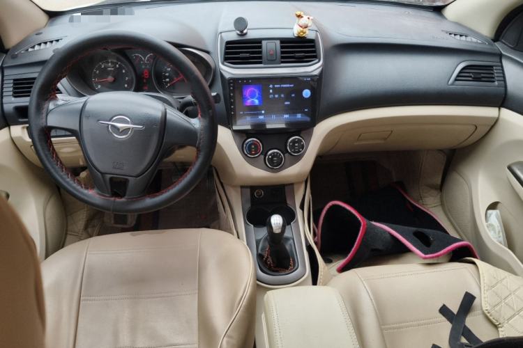 Used Haima M3 2015 1.5L Manual Standard Edition Center Console