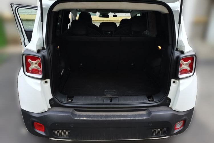 Used Jeep Renegade 2016 1.4T Automatic Smart Edition Trunk