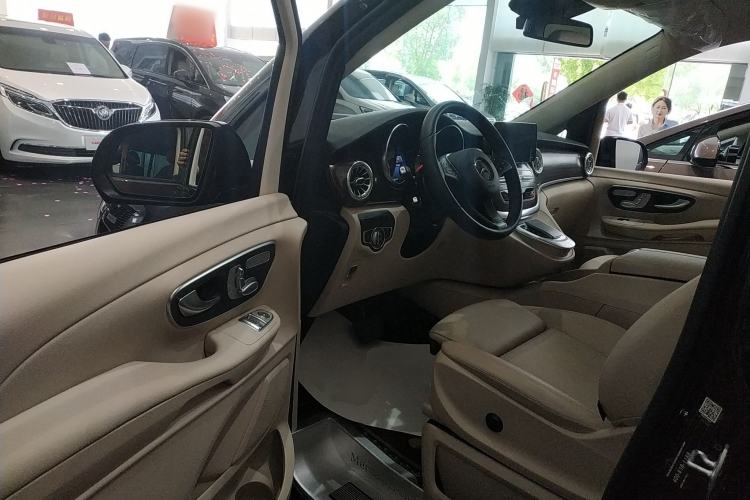 Used Mercedes-Benz V-Class 2022 V 260 Avantgarde Edition