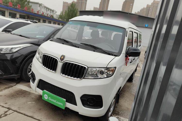 Used Jinbei Hiace X30 2023 1.5L Super-Comfortable Passenger Van 5/6/7-Seater Non-Air-Conditioned Version Model SWC15M