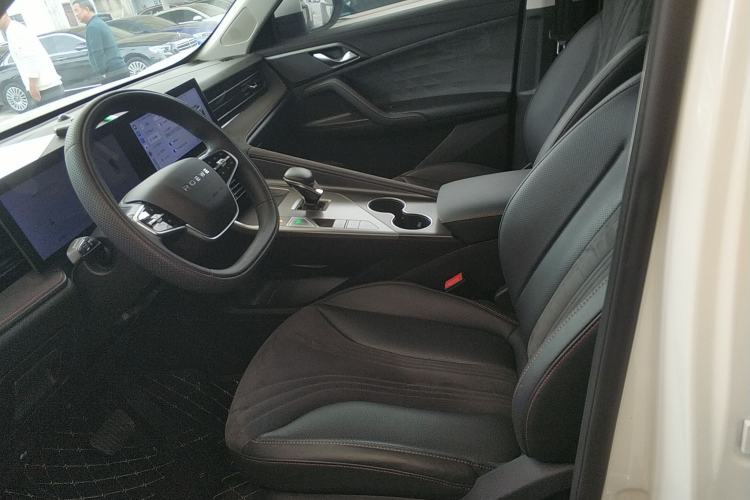 Used Roewe D5X DMH 2024 135 Tech Edition
