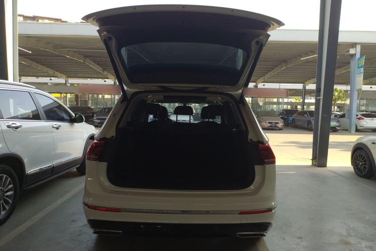 Used Volkswagen Tiguan L 2020 330TSI Automatic Two-Wheel Drive R-Line Flagship Version China VI Standard Trunk