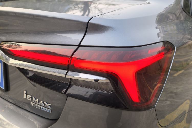 Used Roewe i6 MAX 2020 300TGI Automatic Sporty Cool Edition
