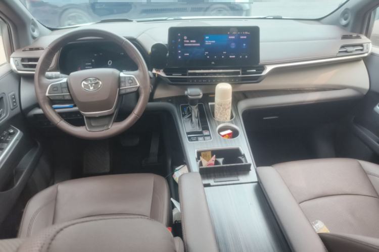 Used Toyota Granvia 2022 2.5L Hybrid Flagship Edition Center Console