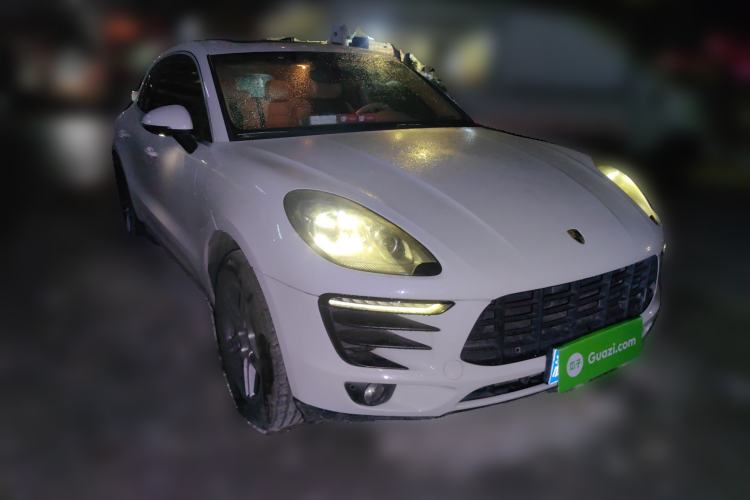 Used Porsche Macan 2016 Macan 2.0T Front Right 45 Deg