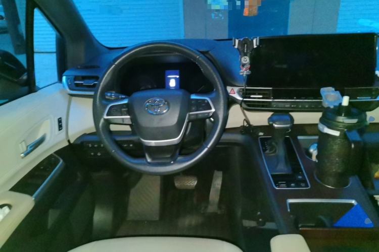 Used Toyota Granvia 2022 2.5L Hybrid Premium Edition Steering Wheel