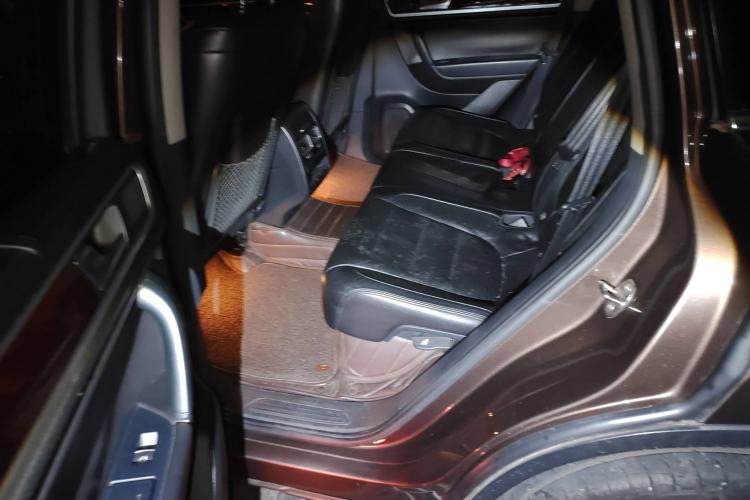 Used Volkswagen Touareg 2011 3.0 TSI High-End Version Left Rear Seat