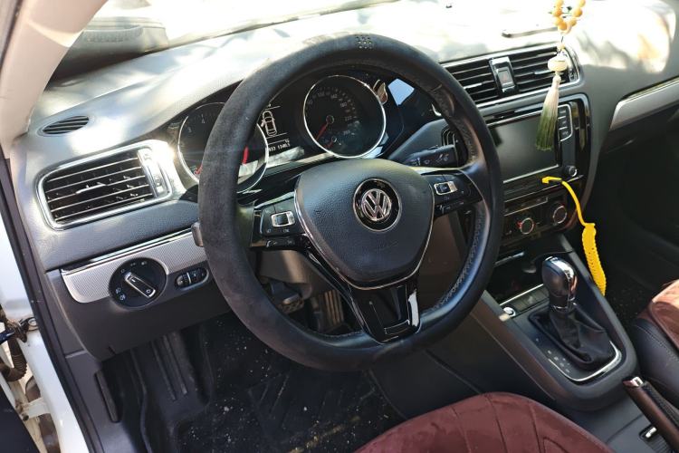 Used Volkswagen Sagitar 2018 280TSI DSG Comfort Model Steering Wheel