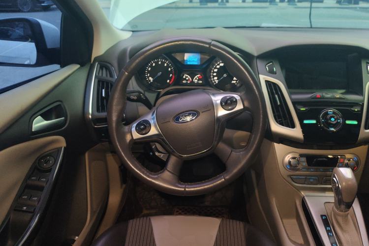 Used Ford Focus 2012 Sedan 1.6L Automatic Fashion Edition