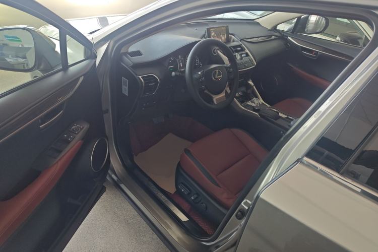 Used Lexus NX 2015 300h All-Wheel-Drive Fēngzhì Edition Driver Seat