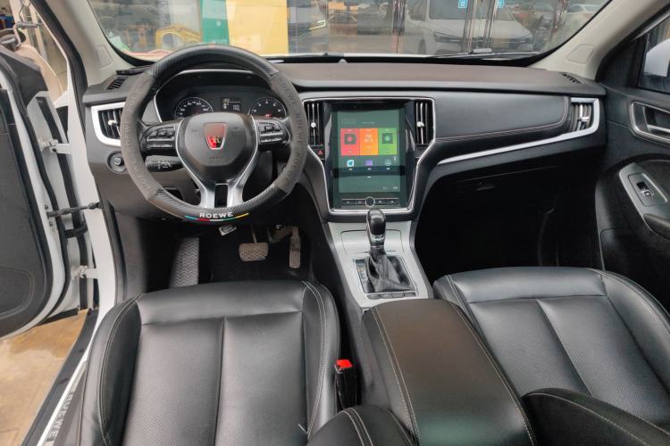 Used Roewe RX5 2019 20T Two-Wheel Drive Automatic 4G Connected Platinum Edition Center Console