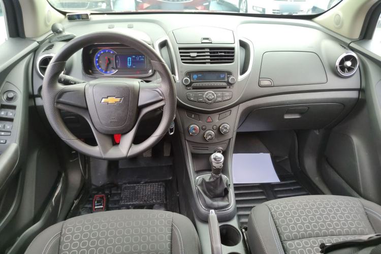 Used Chevrolet Trax 2014 1.4T Manual Two-Wheel Drive Comfort Model Center Console