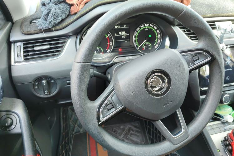 Used Skoda Octavia 2019 1.5L Automatic SmartDrive Comfort Edition China V Standard Steering Wheel