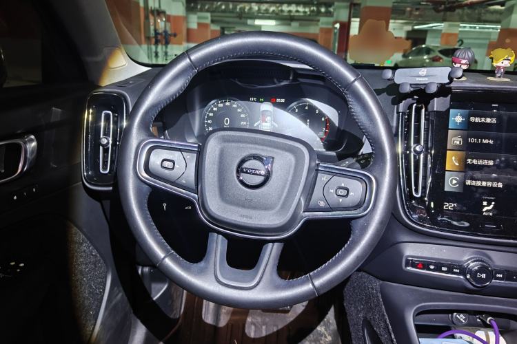 Used Volvo XC40 2021 T4 4x4 SmartDrive Fashion Edition Steering Wheel