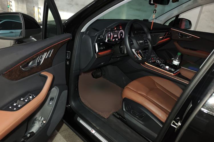 Used Audi Q7 2023 45 TFSI quattro S line Sport model Driver Seat