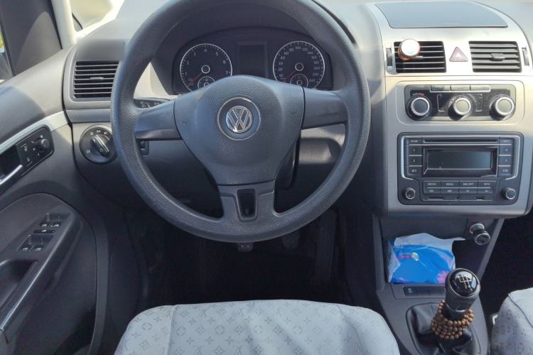 Used Volkswagen Touran 2013 1.4T Manual Fashion Edition 5 Seats Steering Wheel