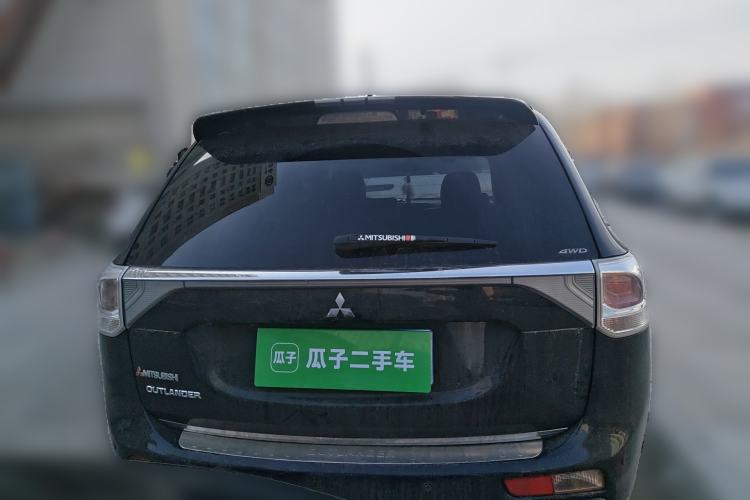 Used Mitsubishi Outlander 2013 2.4L 4x4 Luxury Navigation Edition 5 Seats Rear