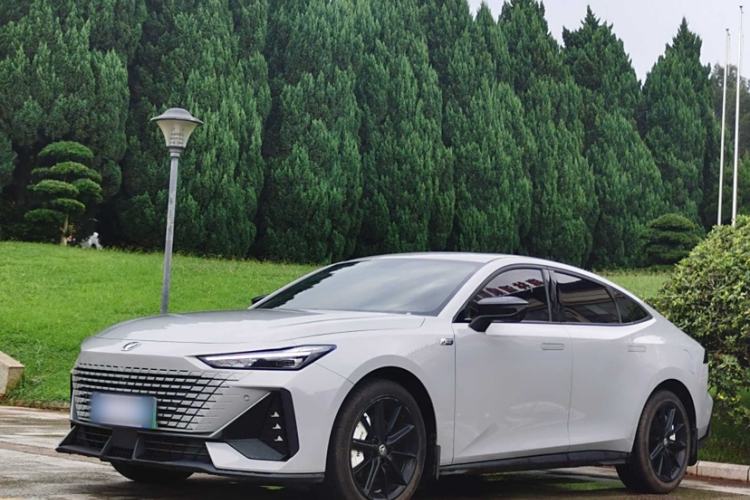 Used Changan UNI-V iDD 2023 ZhiDian iDD 1.5T 113km Smart & Fun Version