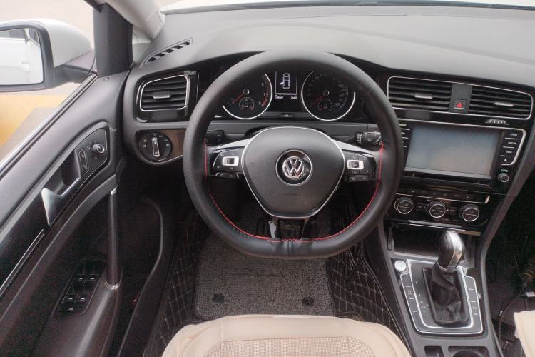 Used Volkswagen Golf 2014 1.4TSI Automatic Flagship Model Steering Wheel