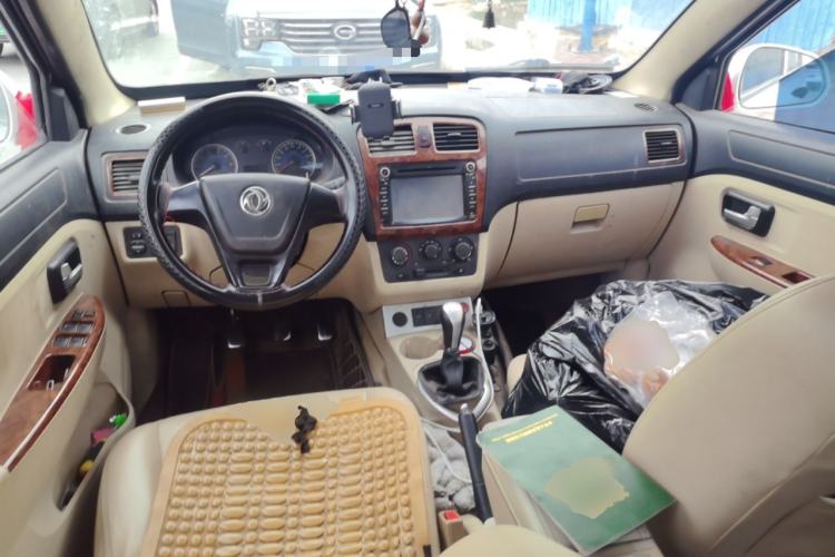 Used Dongfeng Fengon 2013 1.3L Manual Deluxe Edition DK13-08 Center Console