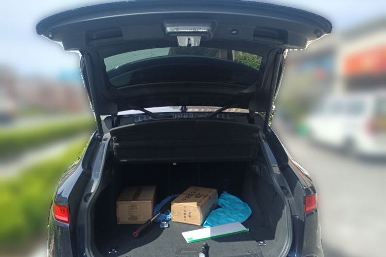 Used Jaguar F-PACE 2016 2.0T Two-Wheel-Drive R-Sport Sport Edition Trunk