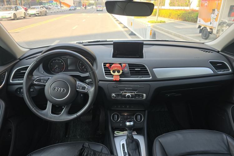 Used Audi Q3 2018 30th Anniversary Edition 30 TFSI Fashion Model Interior 2