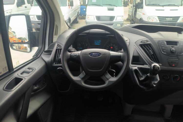 Used Ford Transit 2019 2.0T Diesel Multi-Purpose Commercial Vehicle Short Wheelbase Low Roof 6-Seater China VI Standard