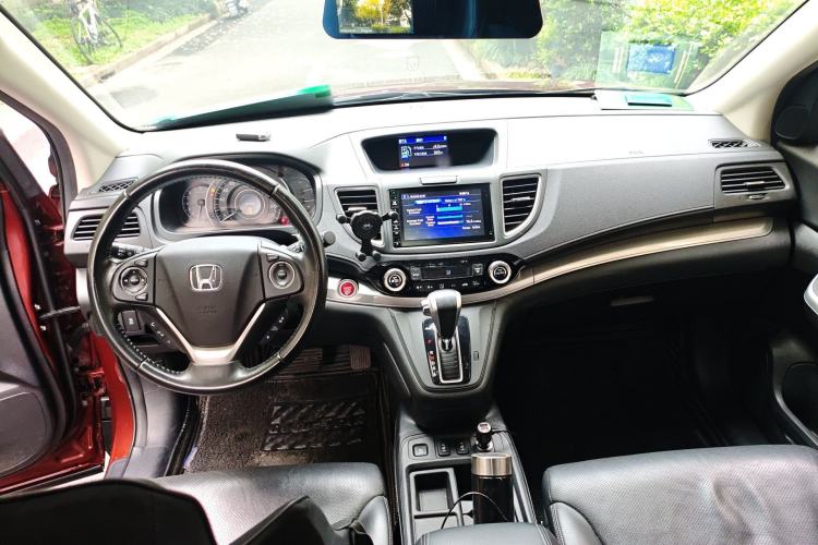 Used Honda CR-V 2015 2.4L two-wheel drive luxury version Center Console