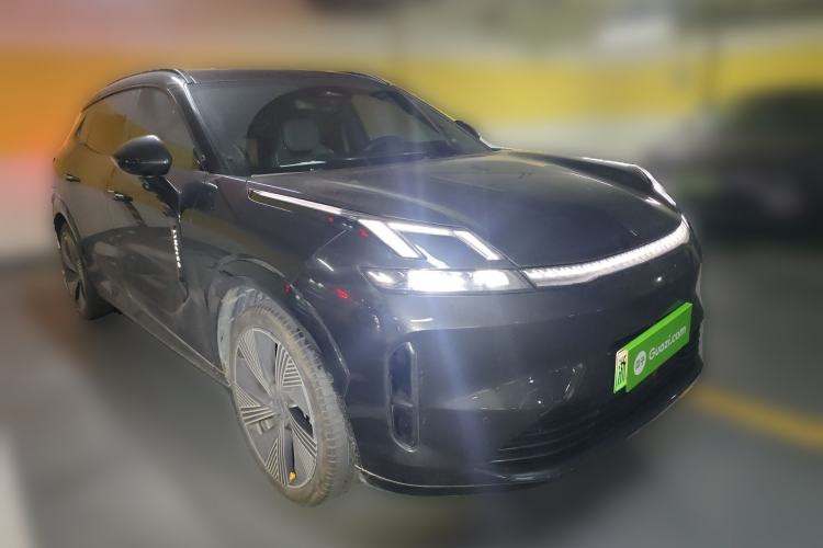 Used Lynk & Co 08 EM-P 2023 245km Ultra-Long Range Halo Front Right 45 Deg