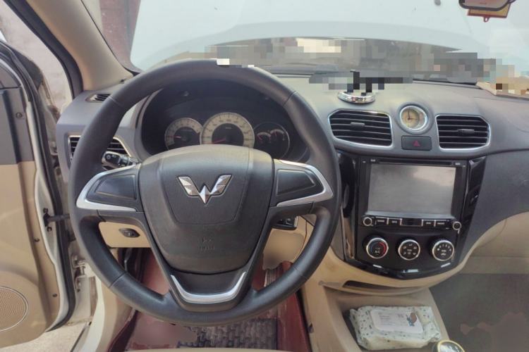 Used Wuling Hongguang 2014 1.2L S Comfort Model China IV
